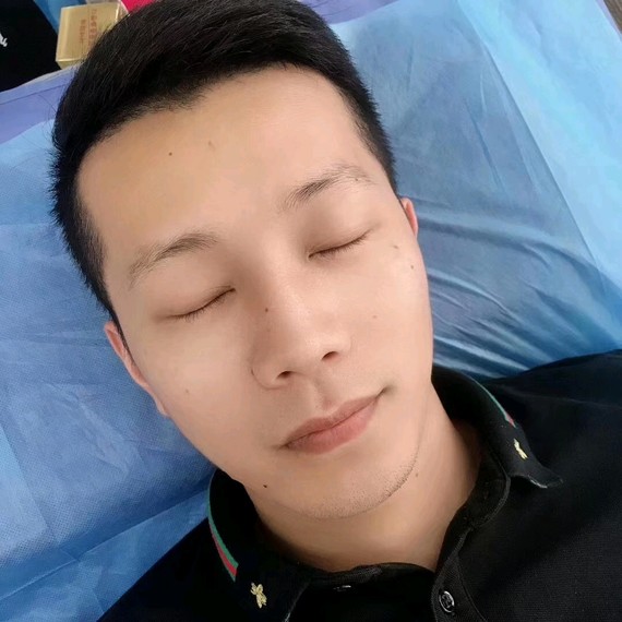 男人纹眉戴耳环好不好 男人纹眉戴耳环好不好呢