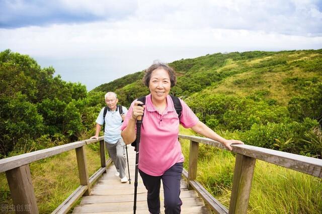 约女生散步的好处有哪些 约女生出来散步有什么话题