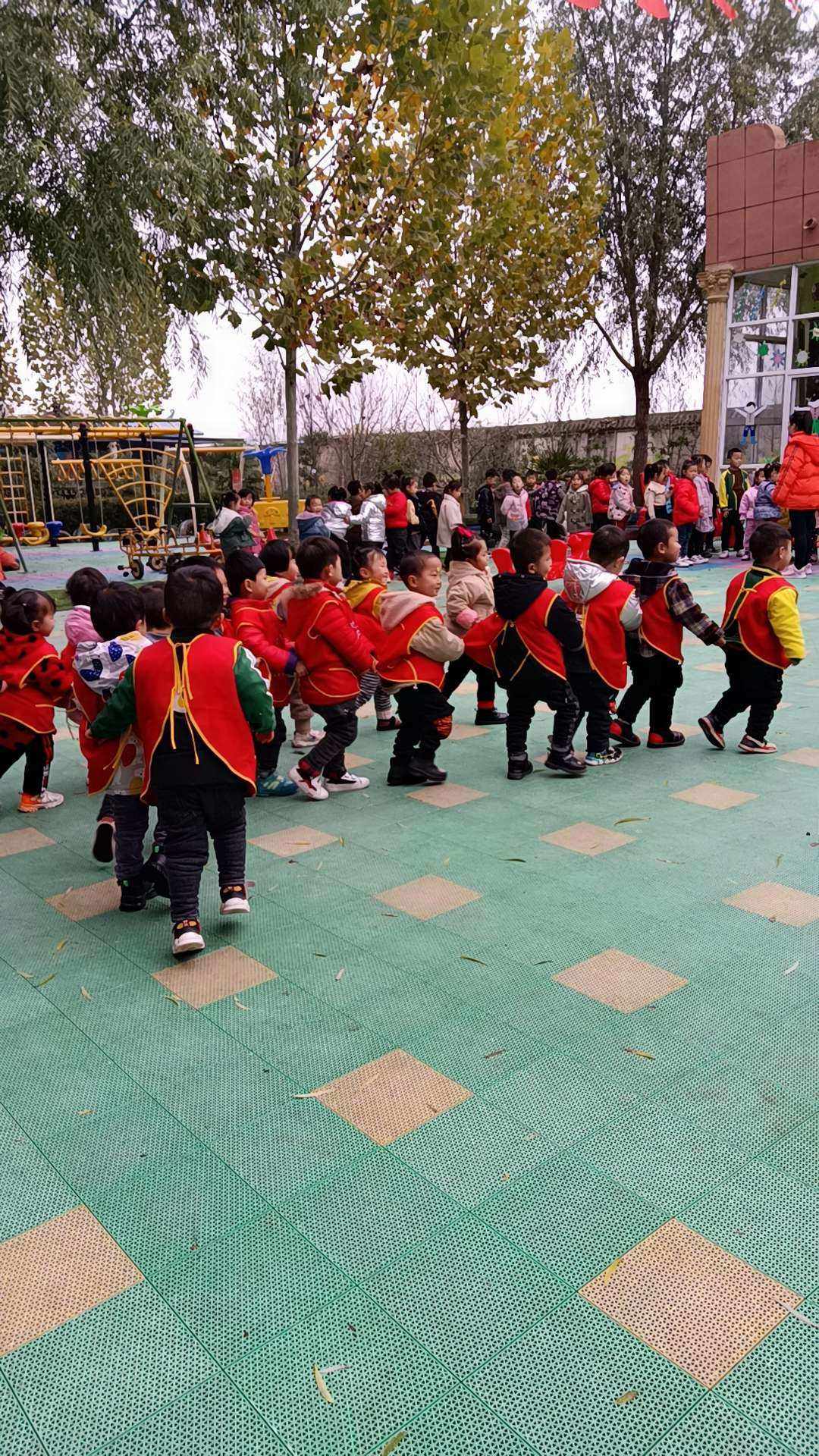 幼儿园宝宝饭后散步的好处 幼儿园宝宝饭后散步的好处有哪些