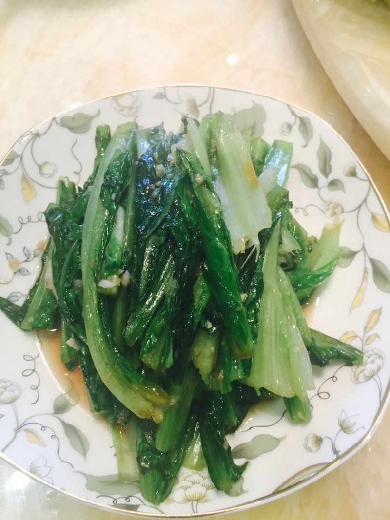 油麦菜鸡蛋蒜蓉怎么做好吃 油麦菜的做法蒜蓉油麦菜的做法