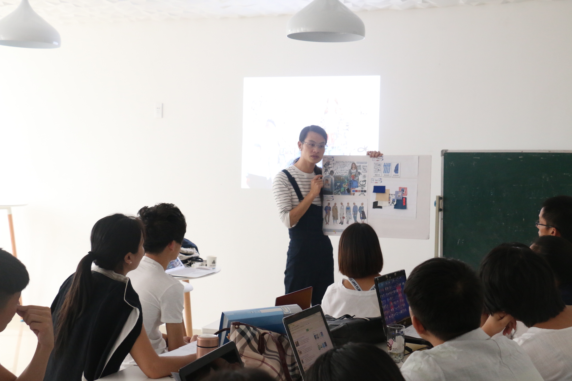 服装设计培训学校成立背景 服装设计培训学校成立背景介绍