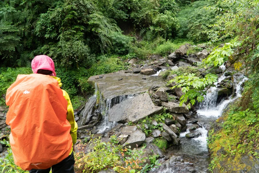 爬山背塑料袋的好处 爬山是背包还是提袋子好